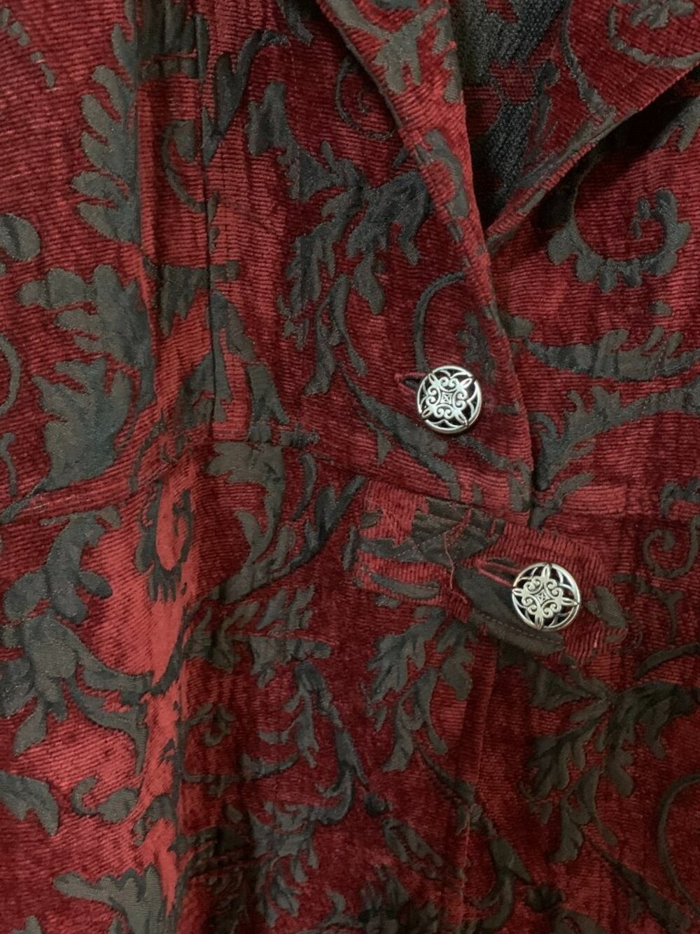 Vintage Baroque Embroidered Red Velvet Coat - Picture 4 of 4